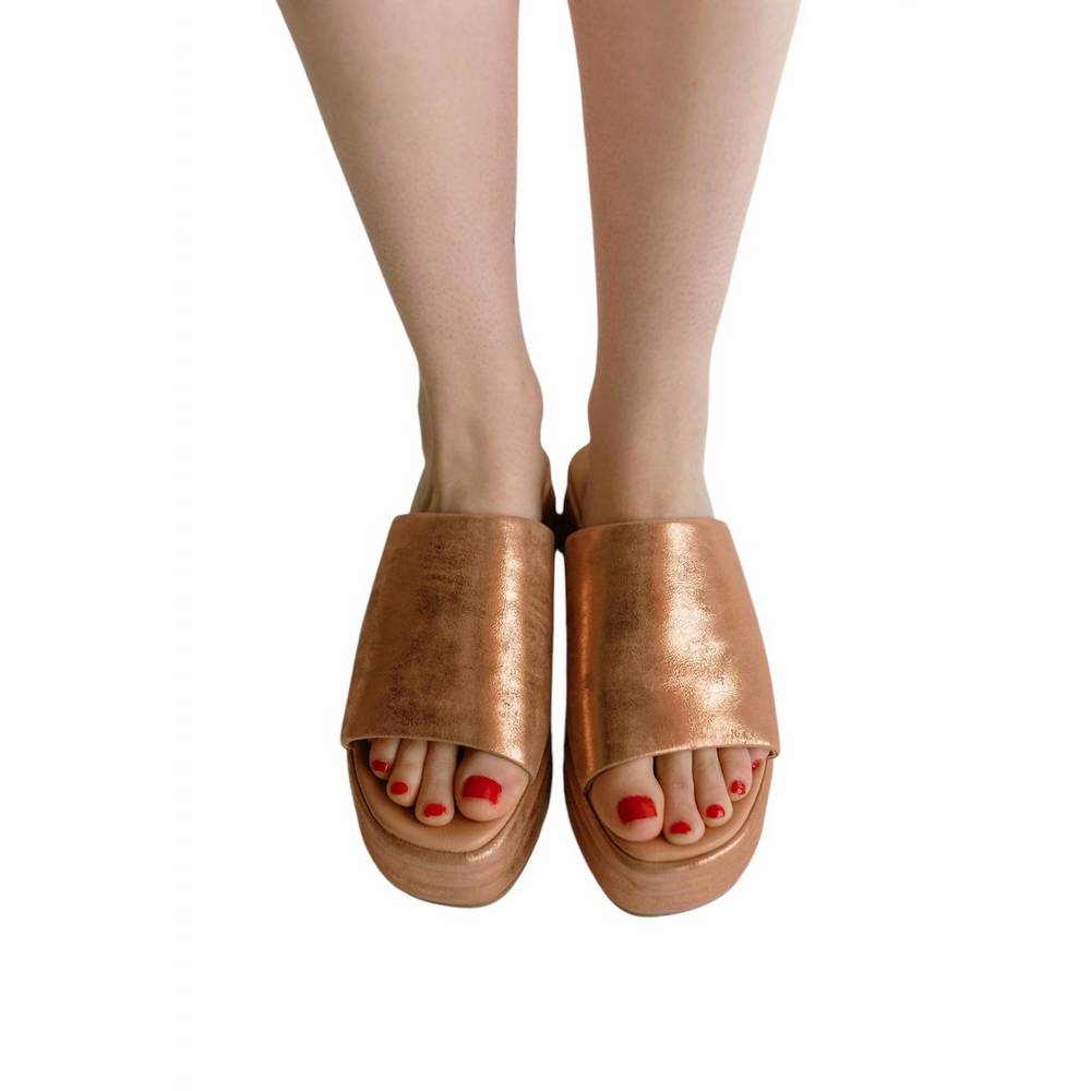 NEW FREE PEOPLE harbor flatform sandals in rose gold - Picture 3 of 3